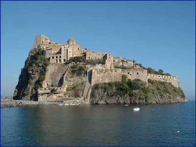 Alilauro: terminati i lavori di manutenzione del pontile e ripresa dei collegamenti tra Napoli e Forio d’Ischia