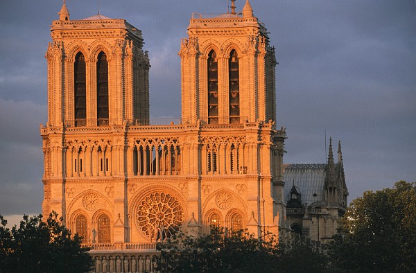 La Francia mira a 100 milioni di turisti stranieri