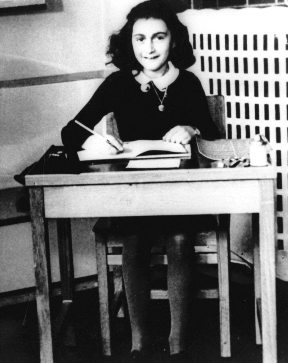 A Torino, dal 27 gennaio al 21 marzo 2010 la Mostra “Anne Frank, una storia attuale”