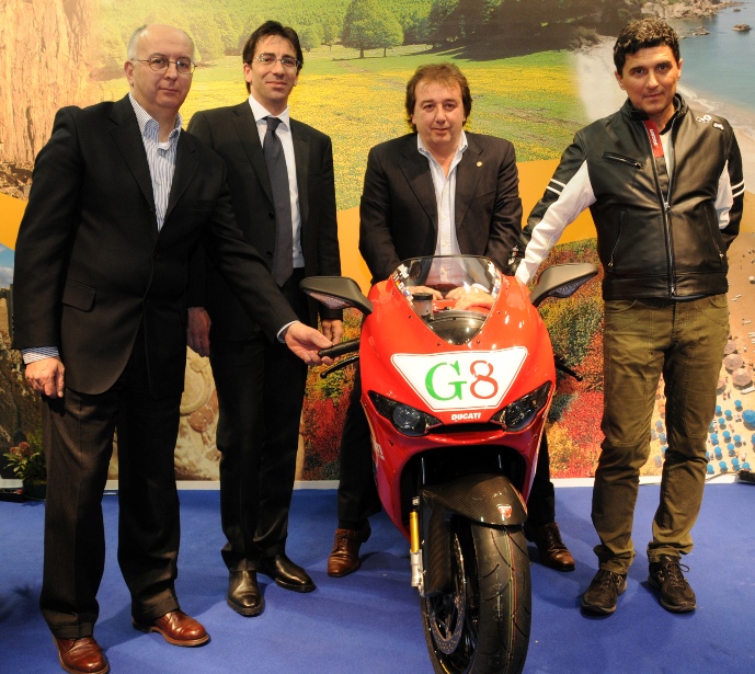 Bit: allo stand dell’Abruzzo consegnata una Ducati.  Il denaro raccolto, 50mila Euro, donato da Fiera ai terremotati