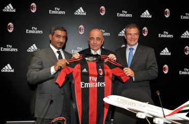 Nuova maglia adidas del Milan, sponsorizzata da Emirates