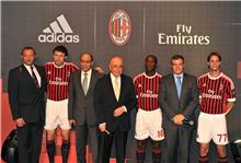 Per il Milan nuova maglia 2011- 2012 sponsorizzata da Fly Emirates