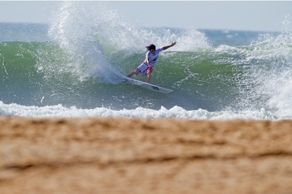Sri Lanka, i surfisti cavalcano le spettacolari onde di Arugam Bay
