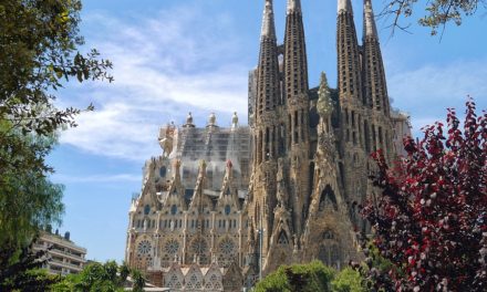 Barcellona, città sospesa fra l’antico e il moderno