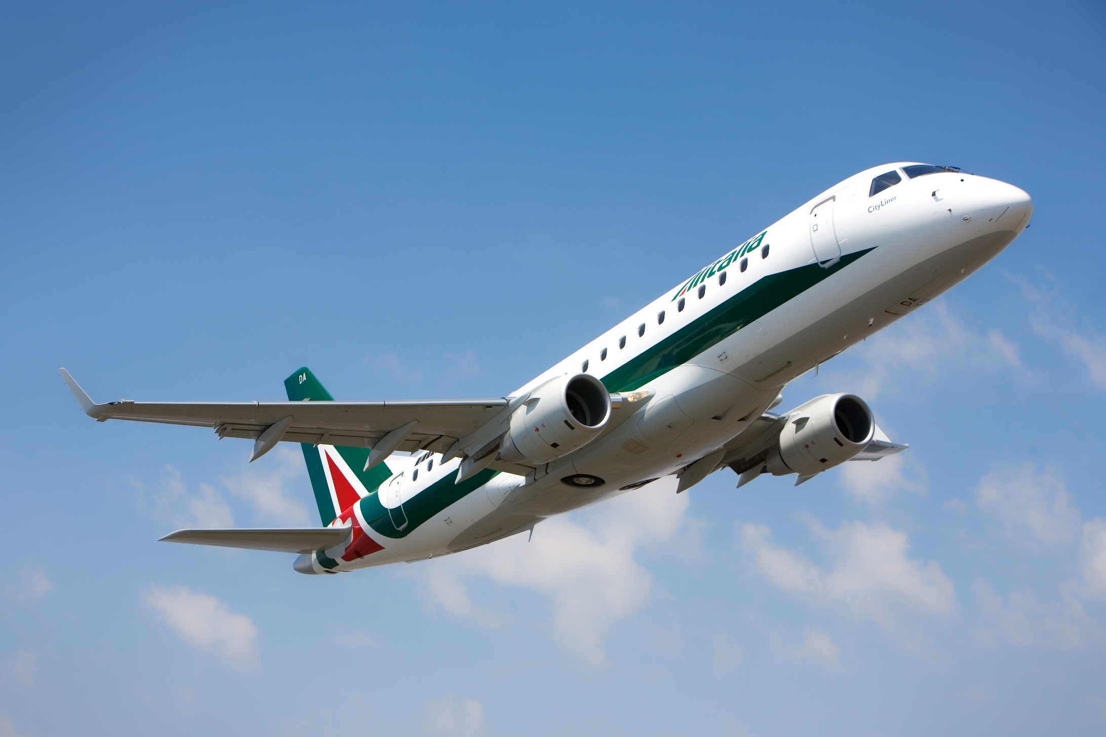 Alitalia acquista nuovi Airbus A319 e Embraer E-175