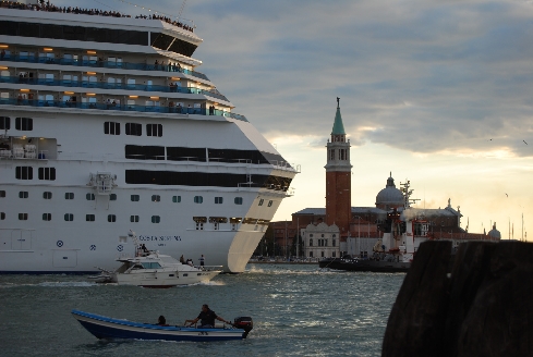 Venezia-Navi in Laguna,  stop alle navi da crociera davanti a piazza San Marco