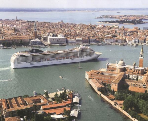 Venezia-grandi navi, per il Minstro Orlando serve il numero chiuso