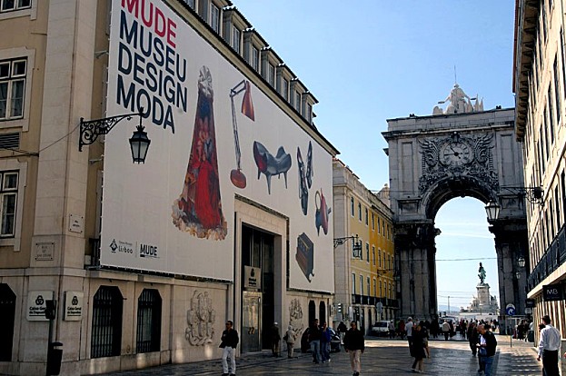 Lisbona si rinnova con il Mude, museo di design e moda. Al via la mostra di Fado e Moda
