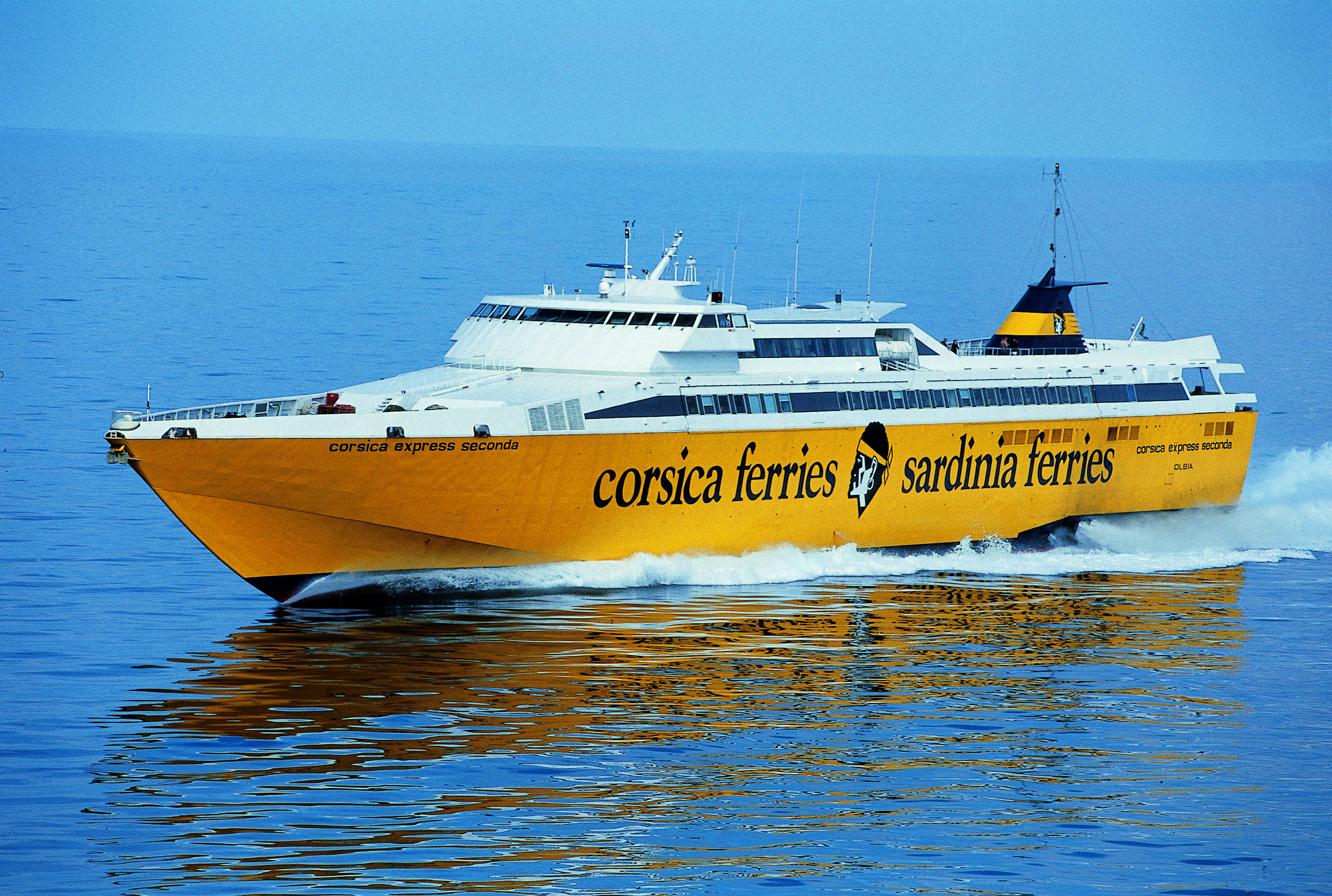 Tra Toscana e Corsica aumentano i collegamenti con le navi gialle