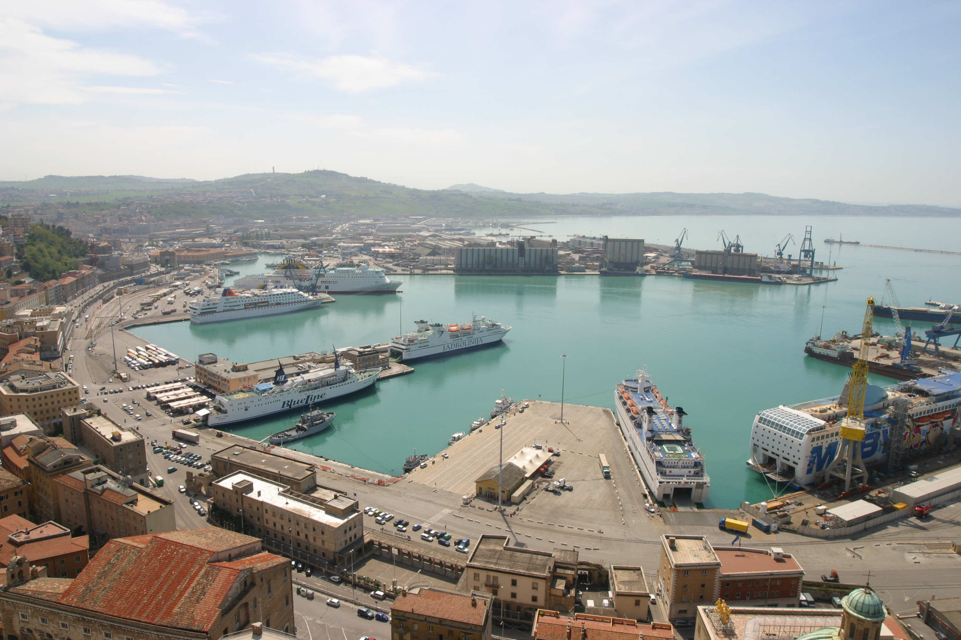 Porto Ancona in crescita tra navi da crociera e traghetti nei mesi di giugno-agosto
