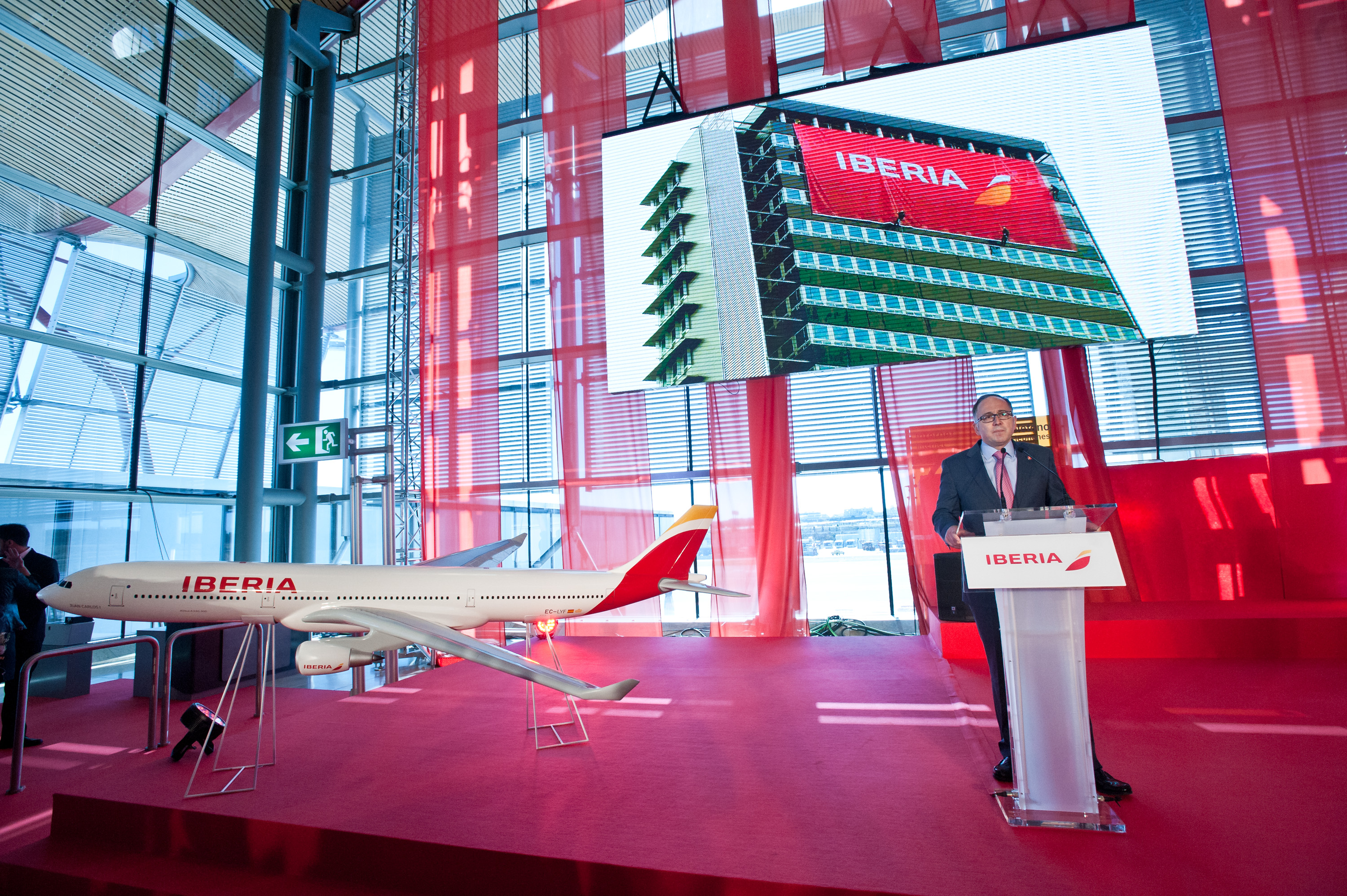 Iberia riparte con il primo aereo con la nuova livrea e wi-fi a bordo