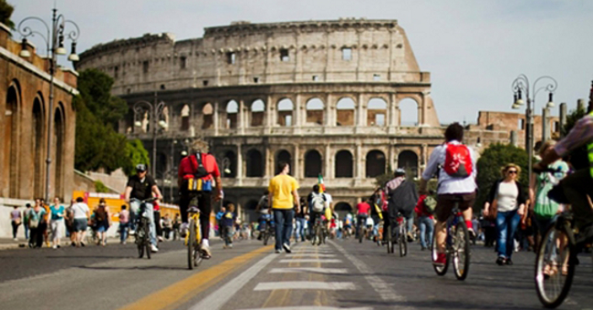 Visitiamo Roma tutti insieme in bicicletta. Festeggiamo l’8 marzo in modo diverso?