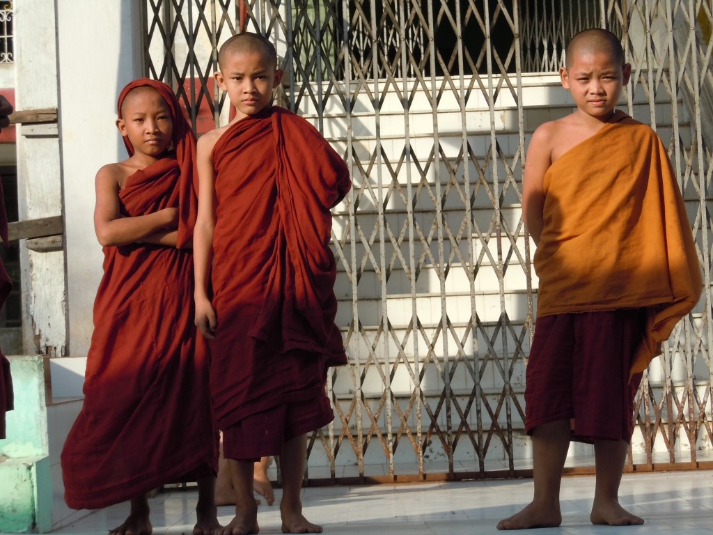 Myanmar monaci giovani
