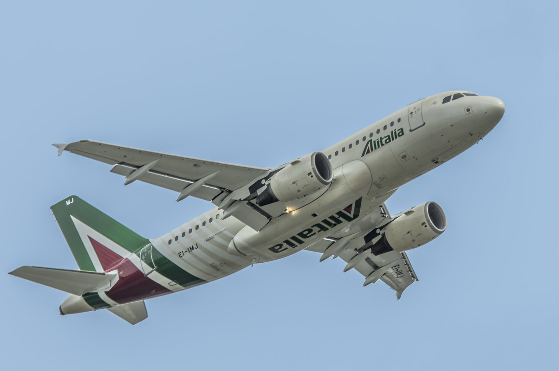 Alitalia: da giugno voli diretti con New York, la Spagna e il Sud Italia anche da Milano – crescita del 36% rispetto a maggio