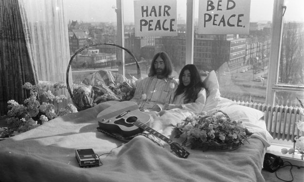 Hilton celebra il 50° anniversario del Bed-In for Peace di John Lennon e Yoko Ono con una nuova serie video, Room 702