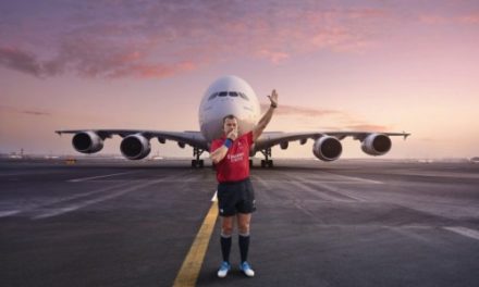 Rugby World Cup 2019TM, Emirates lancia una campagna per il fair play in volo. Testimonial d’eccezione: l’arbitro Nigel Owens   