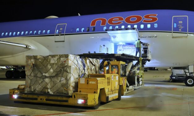 NEOS: UN VOLO UMANITARIO PER PORTARE AIUTI SANITARI IN ITALIA. IL PRIVATO AL SERVIZIO DELLA COLLETTIVITA’.