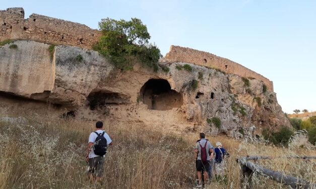 Viaggio a piedi nelle gravine di Grottaglie (TA)