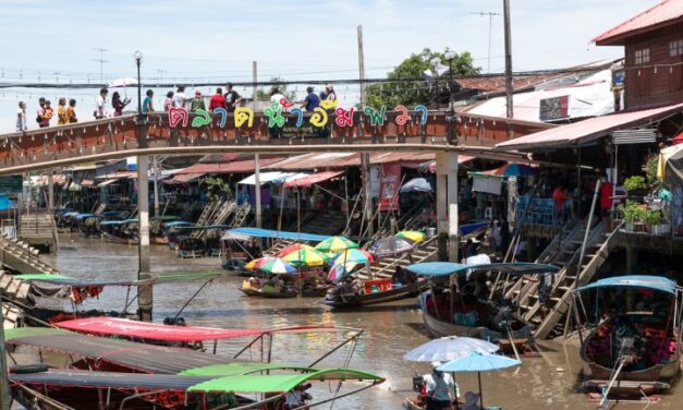 THAILANDIA. ANCHE LE PICCOLE PROVINCE CONTENGONO DEI TESORI.