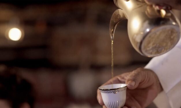Il Qatar e l’antica tradizione del caffè arabo: 10 curiosità sorprendenti