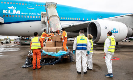 KLM effettua il suo centesimo volo cargo per il trasporto di materiale sanitario