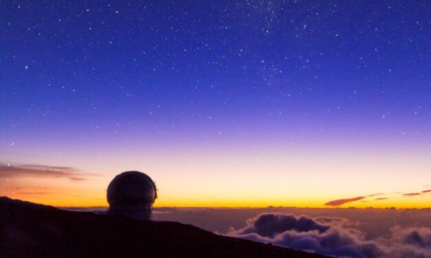 Il cielo blu delle Canarie permette di osservare la luna molto bene il 20 luglio nella Giornata Internazionale della Luna
