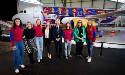 FC Barcellona e Vueling presentano il nuovo aereo del Barça femminile