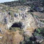 Trovati in una grotta israeliana nel nord. Un’equipe di archeologi scopre l’uso più antico di un colorante vegetale