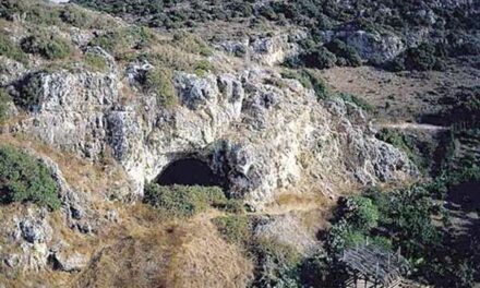 Trovati in una grotta israeliana nel nord. Un’equipe di archeologi scopre l’uso più antico di un colorante vegetale