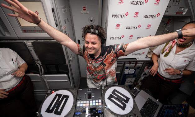 Volotea di nuovo sponsor del Red Valley Festival di Olbia e uno dei suoi voli ne è stato un’anteprima con il dj Damianito