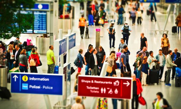 Come eravamo…Noi che abbiamo conosciuto i tempi d’oro del turismo e del trasporto aereo.