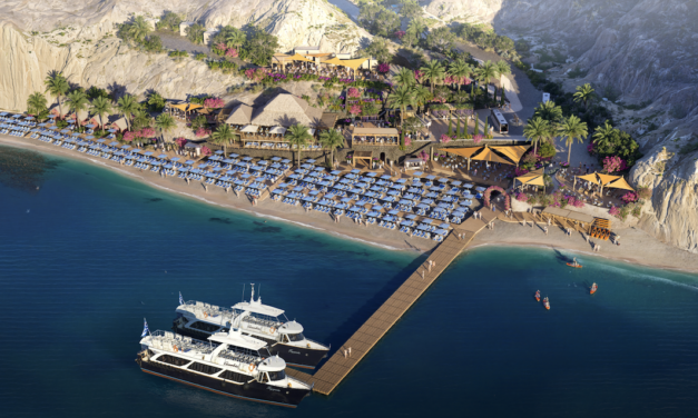 Santorini 2026, tra sogno mediterraneo e l’arrivo del Royal Beach Club