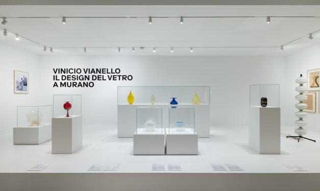 Vinicio Vianello: Il design del vetro a Murano alla Triennale di Milano fino al 1 marzo 2026