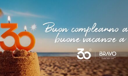 BRAVO COMPIE 30 ANNI: UNA STORIA DI VACANZE, SORRISI E VOGLIA DI STARE INSIEME