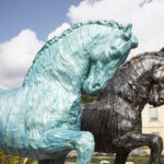 OMBRE E PRESENZE. A Cernobbio le opere di Davide Dall’Osso, artista che trasforma materiali di scarto industriale in sculture di forte intensità poetica