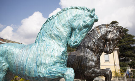 OMBRE E PRESENZE. A Cernobbio le opere di Davide Dall&rsquo;Osso, artista che trasforma materiali di scarto industriale in sculture di forte intensit&agrave; poetica