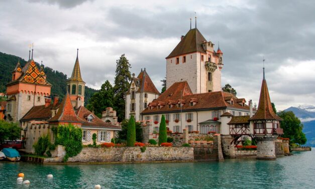 A NEUCH&Acirc;TEL APRE LA TOUR DU FANTASTIQUE