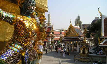 Thailandia: il Regno del Sorriso tra templi millenari e orizzonti di smeraldo