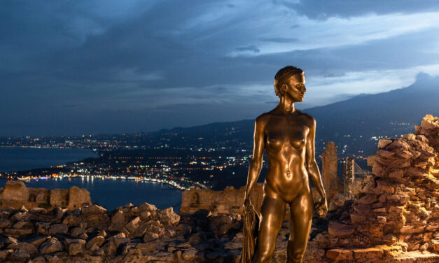 Jago a Taormina: la scultura moderna conquista il Teatro Antico