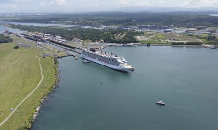 MSC Poesia attraversa il Canale di Panama. Rotta verso il debutto storico in Alaska