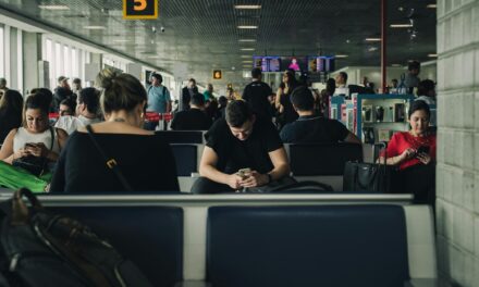 Voli cancellati e ritardi. Per 1 italiano su 3 il vero danno è l’occasione mancata