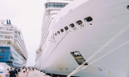 OLTRE IL PREGIUDIZIO. PERCHÉ L’ALLARMISMO SULLE NAVI DA CROCIERA DISTORCE LA REALTÀ (E DANNEGGIA IL TURISMO)