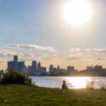 DETROIT ALL’ARIA APERTA: LA CITTÀ CHE SORPRENDE TRA RIVERFRONT, PARCHI E ROOFTOP