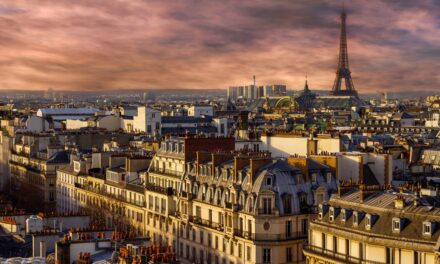 Sotto il cielo di Parigi: storie, segreti e incanti della Ville Lumière