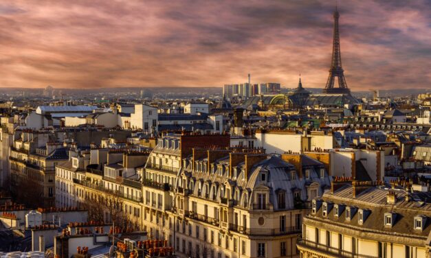 Sotto il cielo di Parigi: storie, segreti e incanti della Ville Lumi&egrave;re