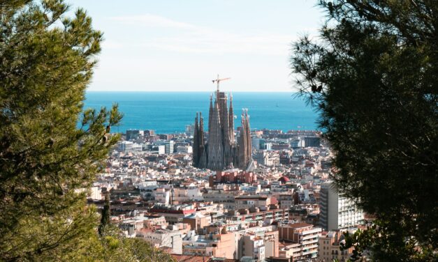 BARCELLONA CELEBRA GAUDÍ: IL PAPA LEONE XIV BENEDICE LA TORRE DI GESÙ DELLA SAGRADA FAMILIA