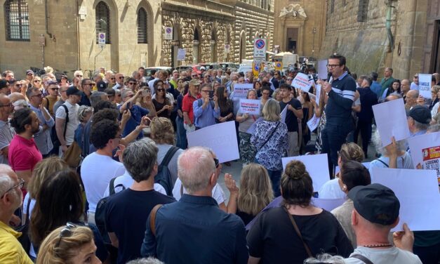PROTESTA A FIRENZE: LA FILIERA DELLE LOCAZIONI BREVI SCENDE IN PIAZZA PER TUTELARE L&rsquo;OCCUPAZIONE