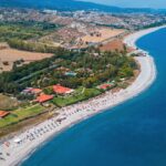 I riflettori della TV si riaccendono sulla costa ionica calabrese: “TEMPTATION ISLAND” sceglie ancora la struttura di Guardavalle Marina