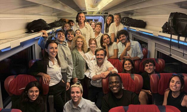 Note ad alta velocità: la musica dal vivo rivoluziona il viaggio in treno