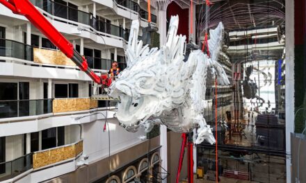 Arte e design ad alta quota sul mare: MSC World Asia svela la scultura simbolo del drago